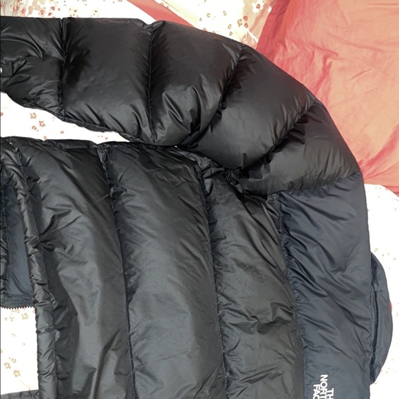 hey !! i am trying to sell my brand new north face puffer!!! - Picture 2 of 3